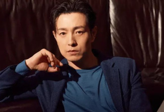 糊了22年，他终于凭借“性张力”火了