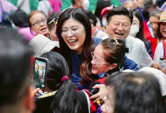 被网友封为“统一女神” 郑丽文笑了