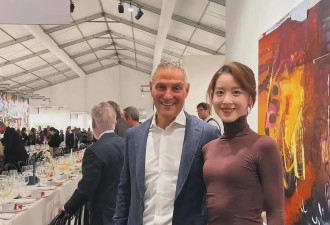章泽天看展戴80万香奈儿耳环，也爱穿“中产三宝”！“该省省该花花”