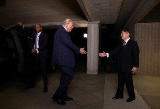 川普访日会见日皇德仁 东京铁塔等亮灯欢迎
