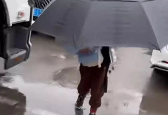 黄晓明晒儿子探班视频,8岁小海绵长高了,父子俩相处温馨又愉快