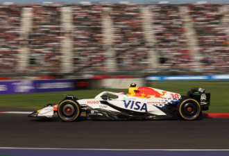 F1赛场惊险一刻！工作人员误闯赛道……