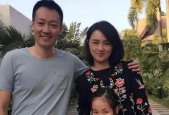 辛柏青吃饭被偶遇 瘦了老了破碎感太强 一旁李乃文不停给他夹菜