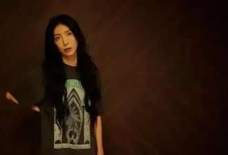 当两个女明星，在颁奖典礼接吻