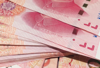 中国大学生月均生活费7500元 月均网购7次