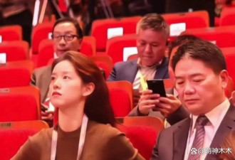 章泽天刘强东合体！女方身体躲避男方眉头紧皱 网友叹貌合神离