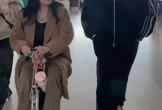 55岁钟丽缇胖到认不出 骑行李箱显壮180斤 张伦硕全程黑脸