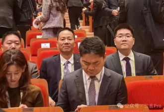许久未同框 刘强东与章泽天合体现身韩国开会