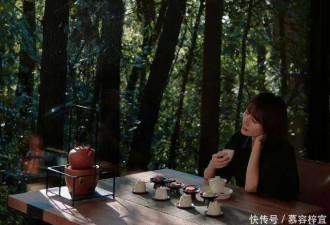 47岁袁泉晒近照，和老公夏雨在贵阳，结婚16年感情好但还低调避嫌