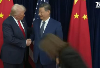 川普拍了习近平两下：这不好