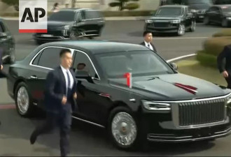 川普在习近平耳边说悄悄话，习未回应