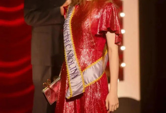 马斯克21岁女儿：改名字、换性别、与父亲决裂后，靠当模特力争经济独立