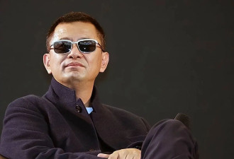 王家卫评论区沦陷!跟秦雯调情还曾让女配音员舔手