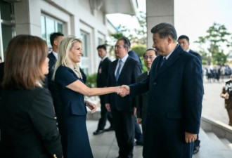 白宫发放多张川习会相片 展示会谈轻松一面