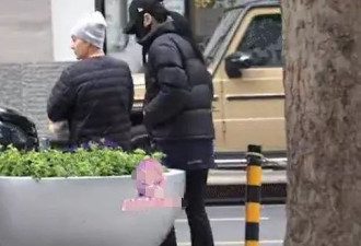 阿娇与皇甫圣华挽手逛街，曾贴脸庆生一同出游
