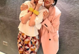 胡定欣晒胡杏儿新婚贺礼：999 纯金龙凤镯亮眼