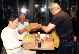 黄仁勋一顿炸鸡，韩国“鸡肉股”爆了