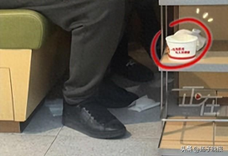 无语了，海底捞又见当众撒尿