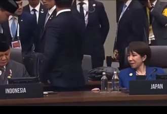 高市早苗超热情式外交 “滑椅子”一幕惹议 拍肩膀搭讪