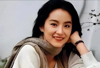 林青霞的生活有多奢侈?500万的私厨,房子失火不救钱先救狗