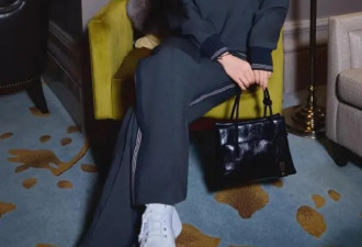 16岁王诗龄同框34岁何超莲，青春健美VS迷人松弛，两人都很贵气啊