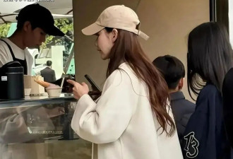 马筱梅带两个孩子在成都逛街,玥儿身高快赶上后妈