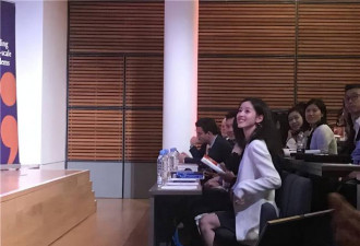 章泽天这出其不意一躲，直接撕碎了刘强东的体面