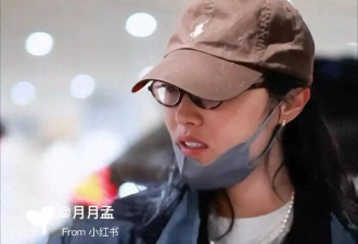 白百何带俩儿子回国，17岁大儿子罕见露面