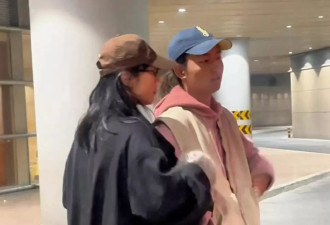 白百何带俩儿子回国，17岁大儿子罕见露面