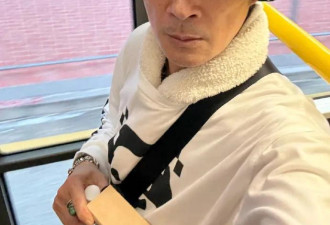 63岁吴镇宇刷老年卡被疑冒领,掏身份证后全场懵了