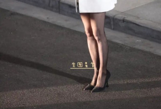 46岁秦岚新剧带火一种职场穿搭叫“西装+黑丝”