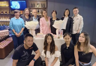 洗米嫂45岁生日全家聚会，娘家人罕见现身，姐妹同框长得都像母亲