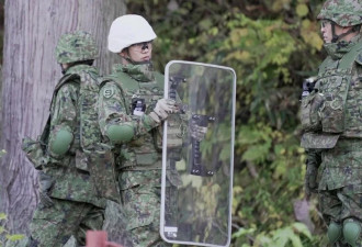 熊灾4月以来已致12人死亡，日本派自卫队支援捕熊