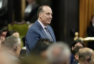 生死关头，卡尼运气炸裂！一保守党议员宣布退党，转投自由党！