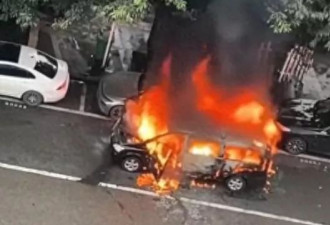 黑色奔驰车路边突起火爆燃，四川江油当地回应
