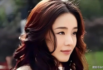 她曾被张艺谋力捧,成名后与富豪卷款61亿逃往国外