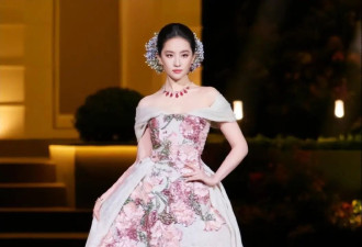 刘亦菲真是绝美一女的，早期照片实力诠释什么...