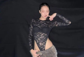 Jennie这次美我“一大跳”！黑色蕾丝连体服搭低腰裤，露腰穿搭时髦高级