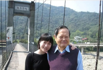 49岁翁帆成清华讲师，独自别墅生活续写书籍，穿搭黑衫尽显低调