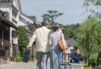 去外地旅游，要不要联系以前的老同学、老朋友？