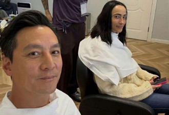 吴彦祖晒与妻子合照 她的发际线惊到网友