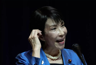 老公受勋 高市早苗叹无法替他推轮椅 网友动容