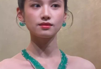 北京这一夜,被"全裹"出镜的郭晶晶惊艳,不穿暴露礼服却艳压群芳