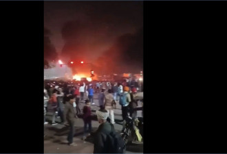 印度新德里爆炸至少8死 邻近知名景点 多辆车焚毁