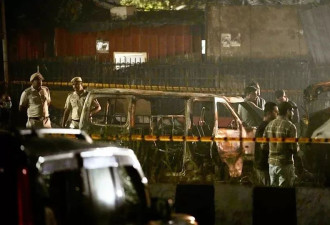 印医生独坐车内3小时后爆炸 至少10死 满地尸块
