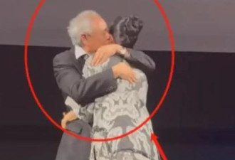 章子怡现身洛杉矶，穿道袍脸又黑又皱，被李安抱怀里亲吻脸蛋