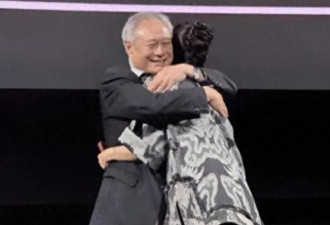 章子怡现身洛杉矶，穿道袍脸又黑又皱，被李安抱怀里亲吻脸蛋