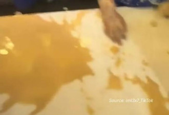 中国籍女顾客与大马店员口角 怒泼咖啡骂脏话