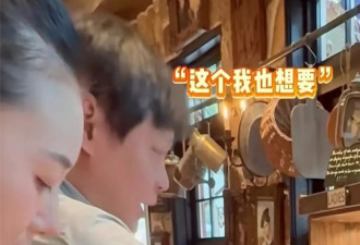 范志毅夫妇一起逛街，17岁年龄差像“ 父女”，老婆个漂亮但管得严