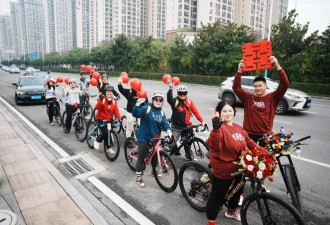 90后情侣因骑行结缘举办“骑行婚礼”：接亲队伍由骑友担任
